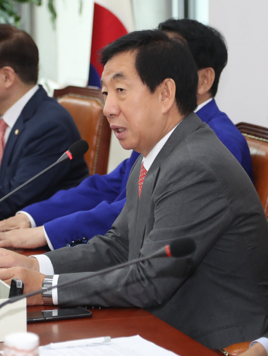 김성태 자유한국당 당 대표 권한대행이 지난 29일 오전 국회에서 열린 원내대책회의에서 발언하고 있다. 연합뉴스